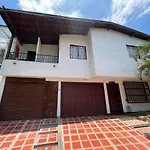 APARTAMENTO AMOBLADO SECTOR LAURELES-ESTADIO #3 Paris