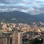 Hermosa Vista A La Ciudad De Medellin