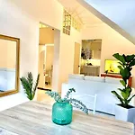 Casa Luz Boutique, Live Local!