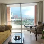 El Poblado, Medellin Con Piscina, Gym, Comodo, Linda Vista.
