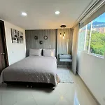 Apartment Condo Close To Everything!