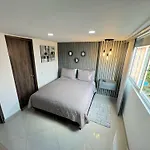 Apartment Condo Close To Everything!