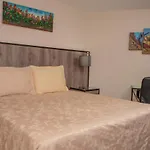 The 9\'S Apartahotel
