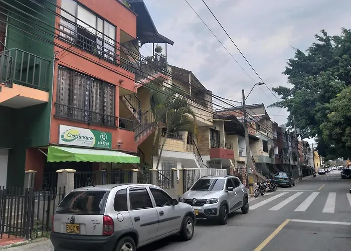 La Comunita-Cinema Hostel