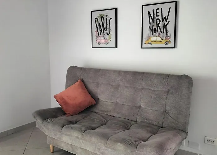 Comfortable And Central Apartment With Large Balcony In Belen