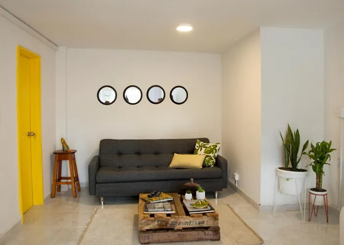 Home Aris Apartments 201