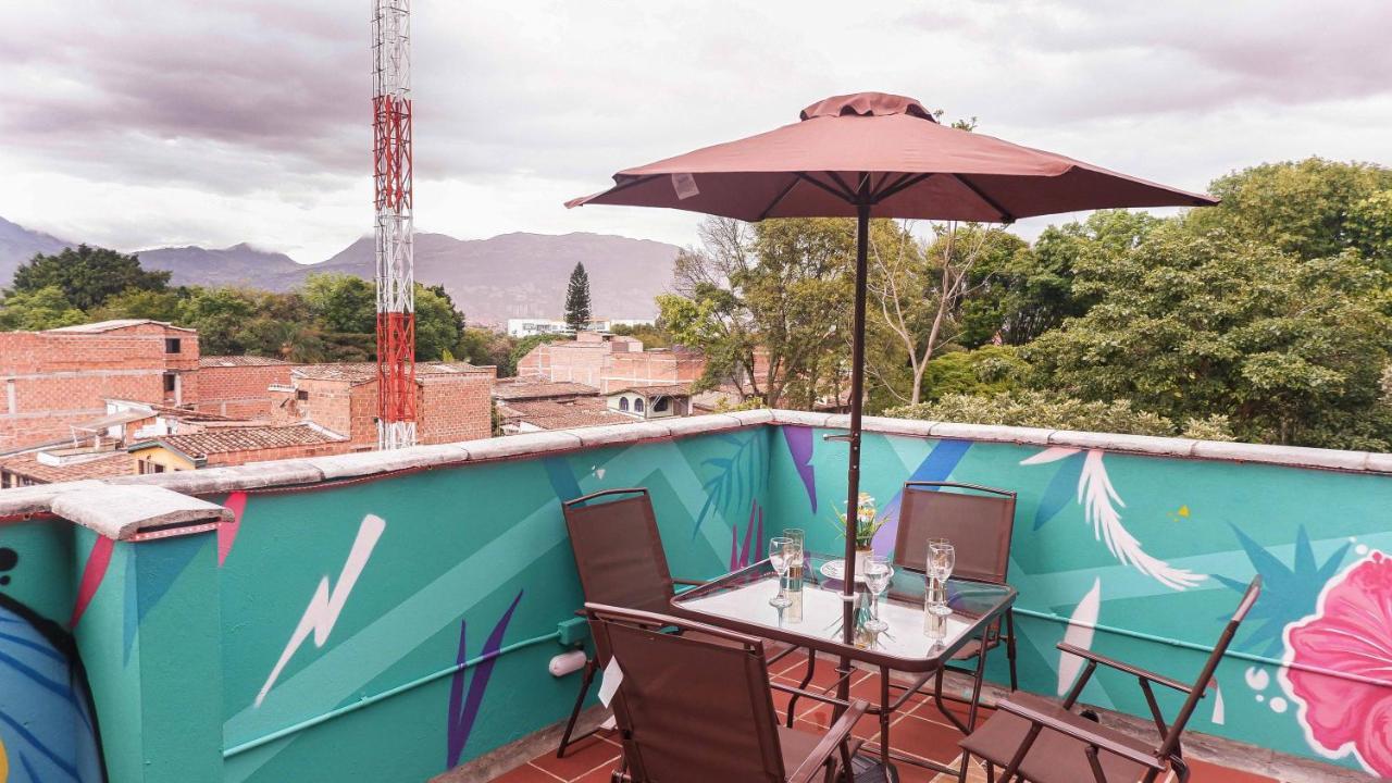 Local Gem Wtih Terrace, Near Provenza *