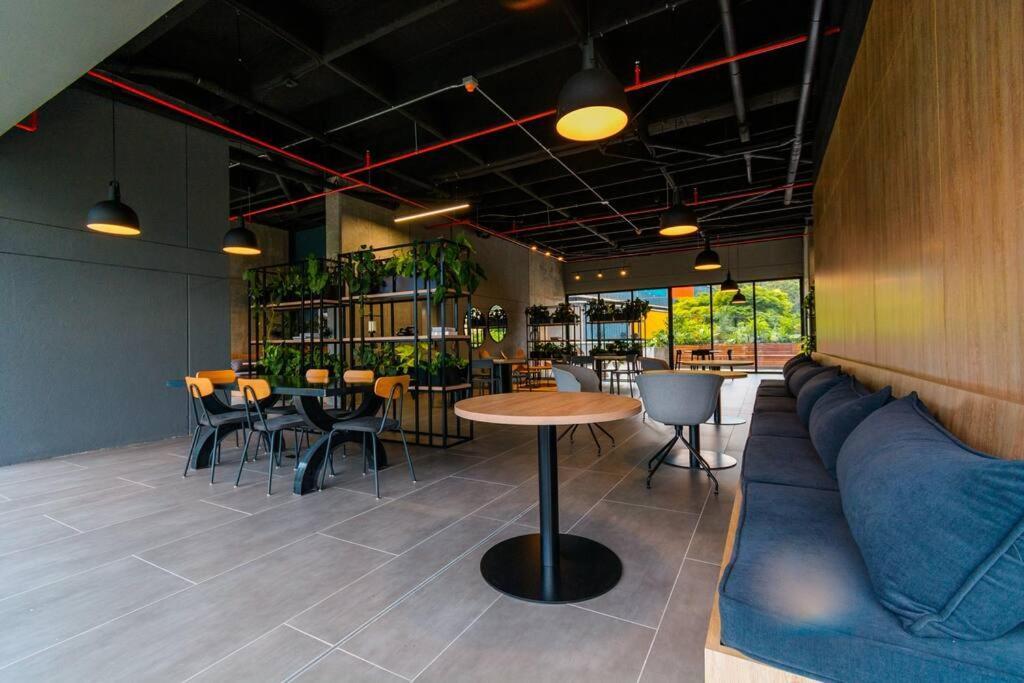 Apartment Beautiful In El Poblado, Coworking, Fast Wifi Medellin