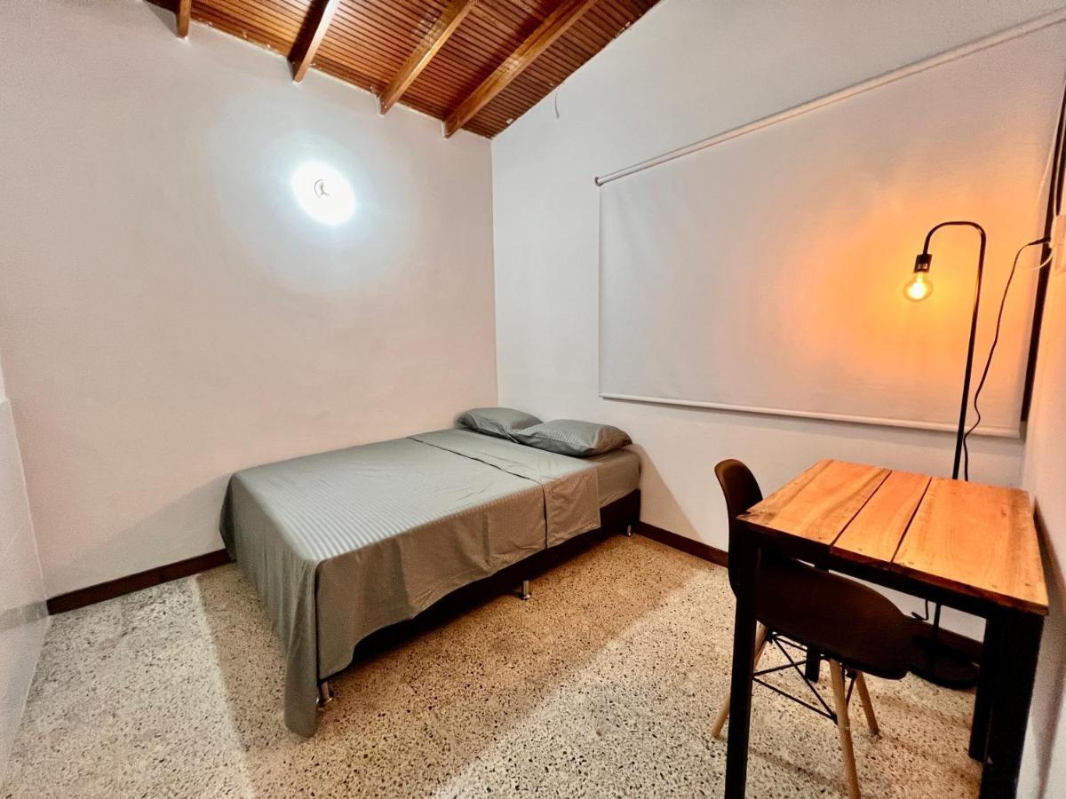 Sereni Laureles Cafe Guest house