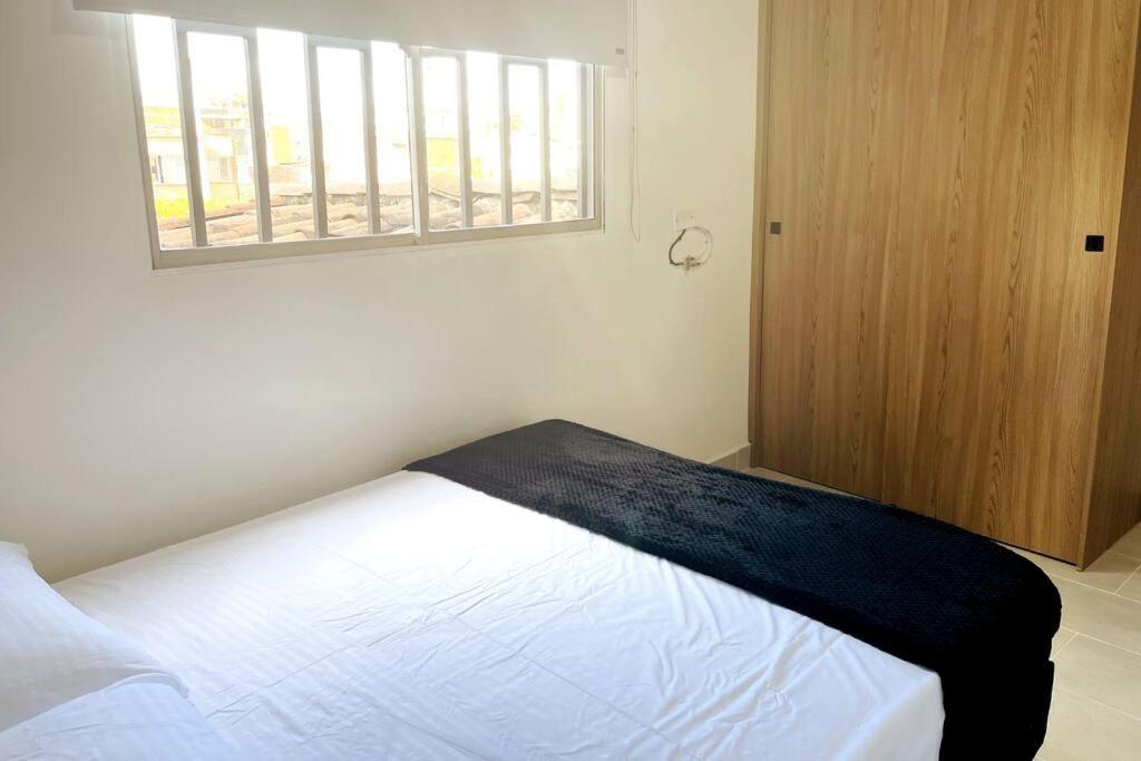 Acogedor,luz Natural , Agua Caliente ,200 Mbps,central. Apartment Medellin