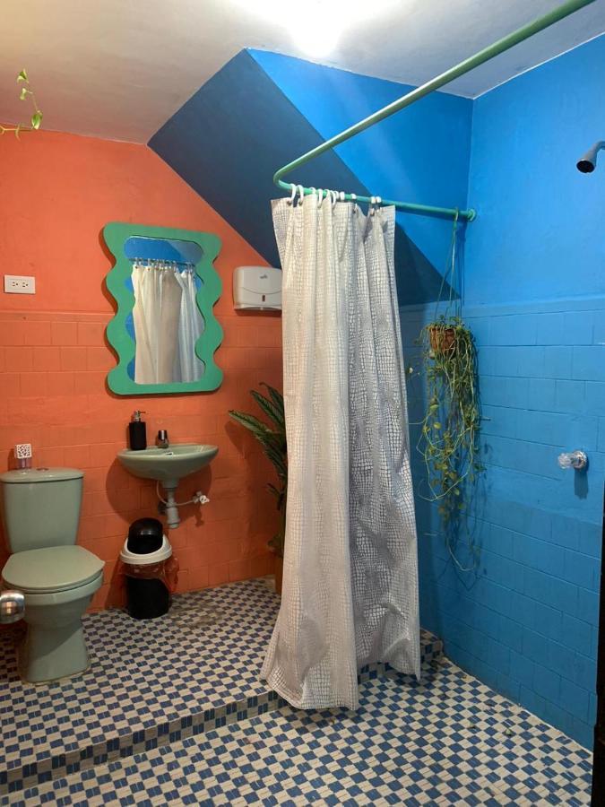 Casa Amplia Con Luminosas En Av. Principal Homestay *