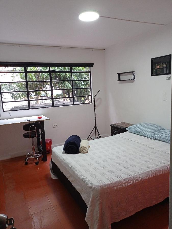 Casa Amplia Con Luminosas En Av. Principal * Medellin