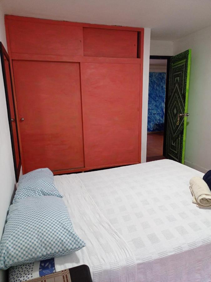 Homestay Casa Amplia Con Luminosas En Av. Principal *