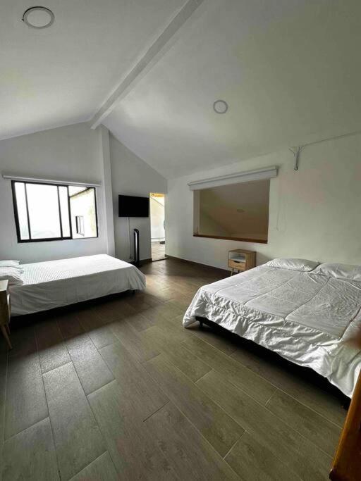 Penthouse W/ Jacuzzi In Lleras Park *