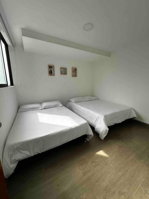 Penthouse W/ Jacuzzi In Lleras Park Apartment