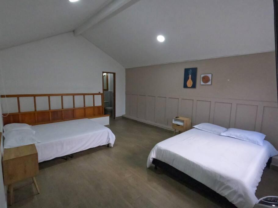 Apartment Penthouse W/ Jacuzzi In Lleras Park Medellin