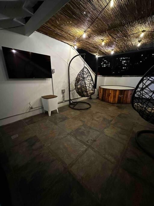 Penthouse W/ Jacuzzi In Lleras Park *