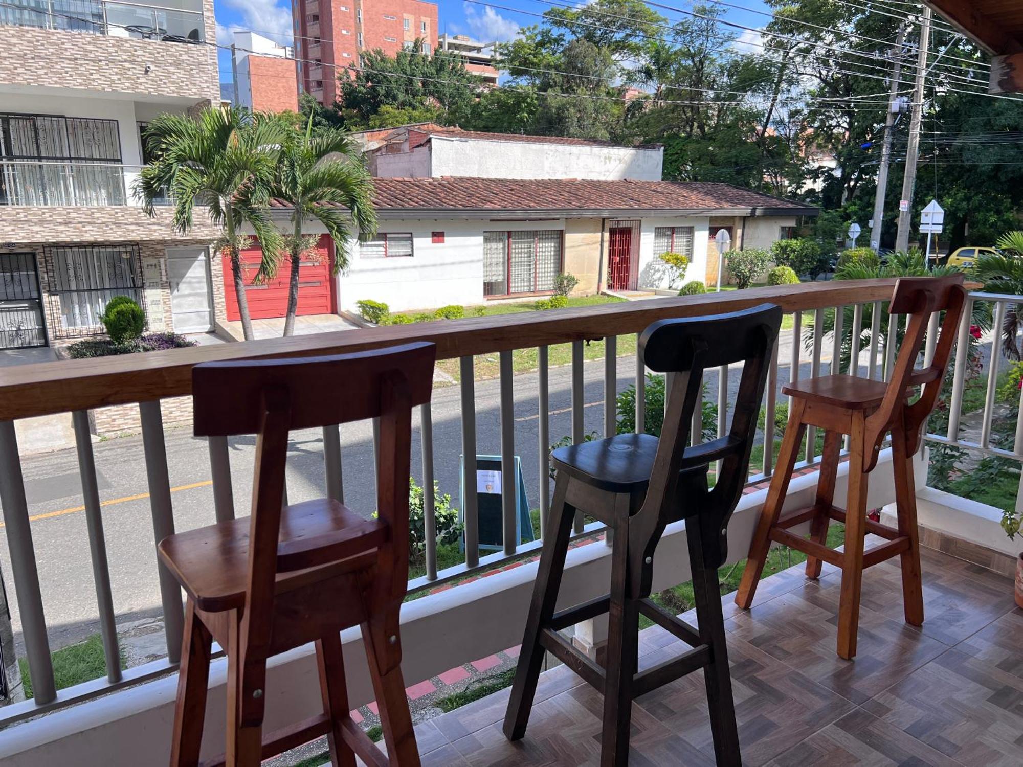 Sereni Laureles Cafe Guest house