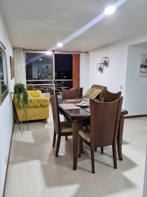 Apartment El Poblado, Con Piscina, Gym, Comodo, Linda Vista. *