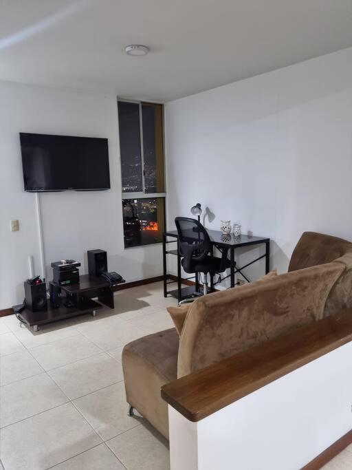 Apartment El Poblado, Con Piscina, Gym, Comodo, Linda Vista. *