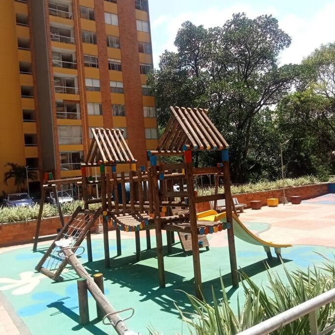 El Poblado, Con Piscina, Gym, Comodo, Linda Vista. Apartment Medellin