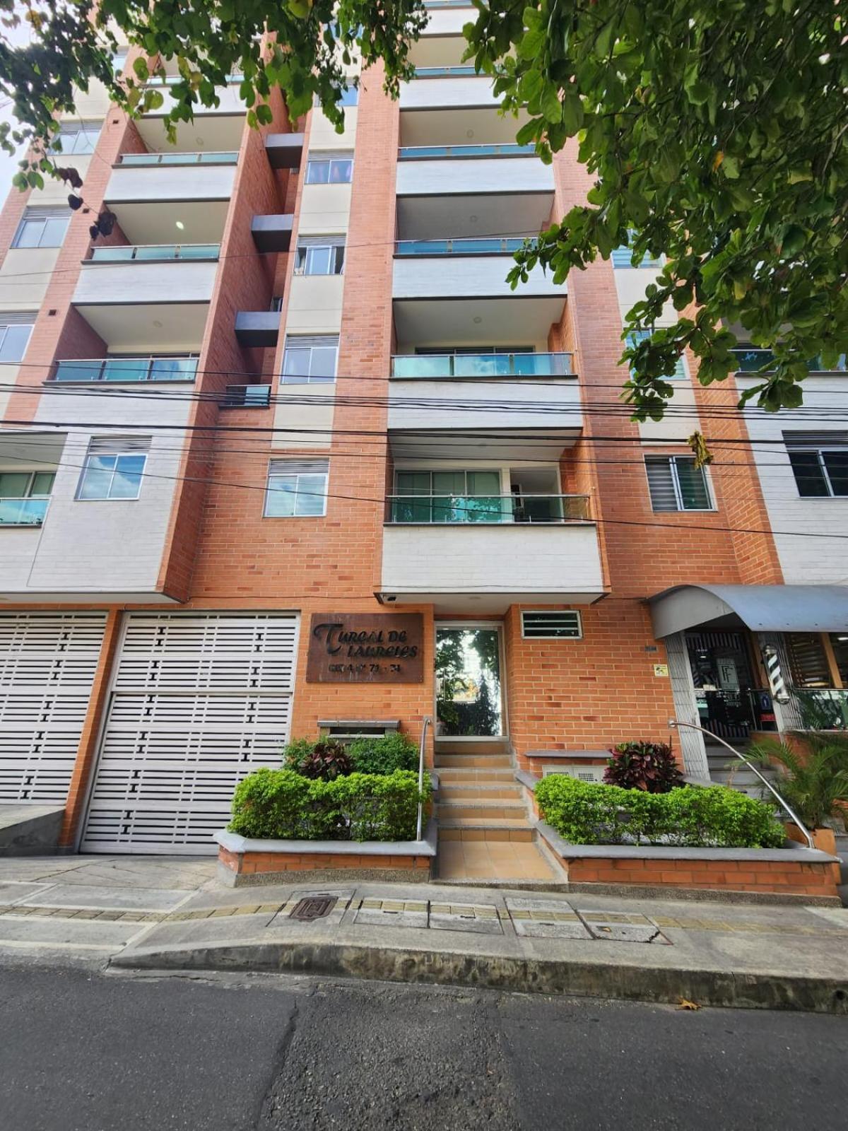 Apartamento Hermoso En Laureles*aire Acondicionado