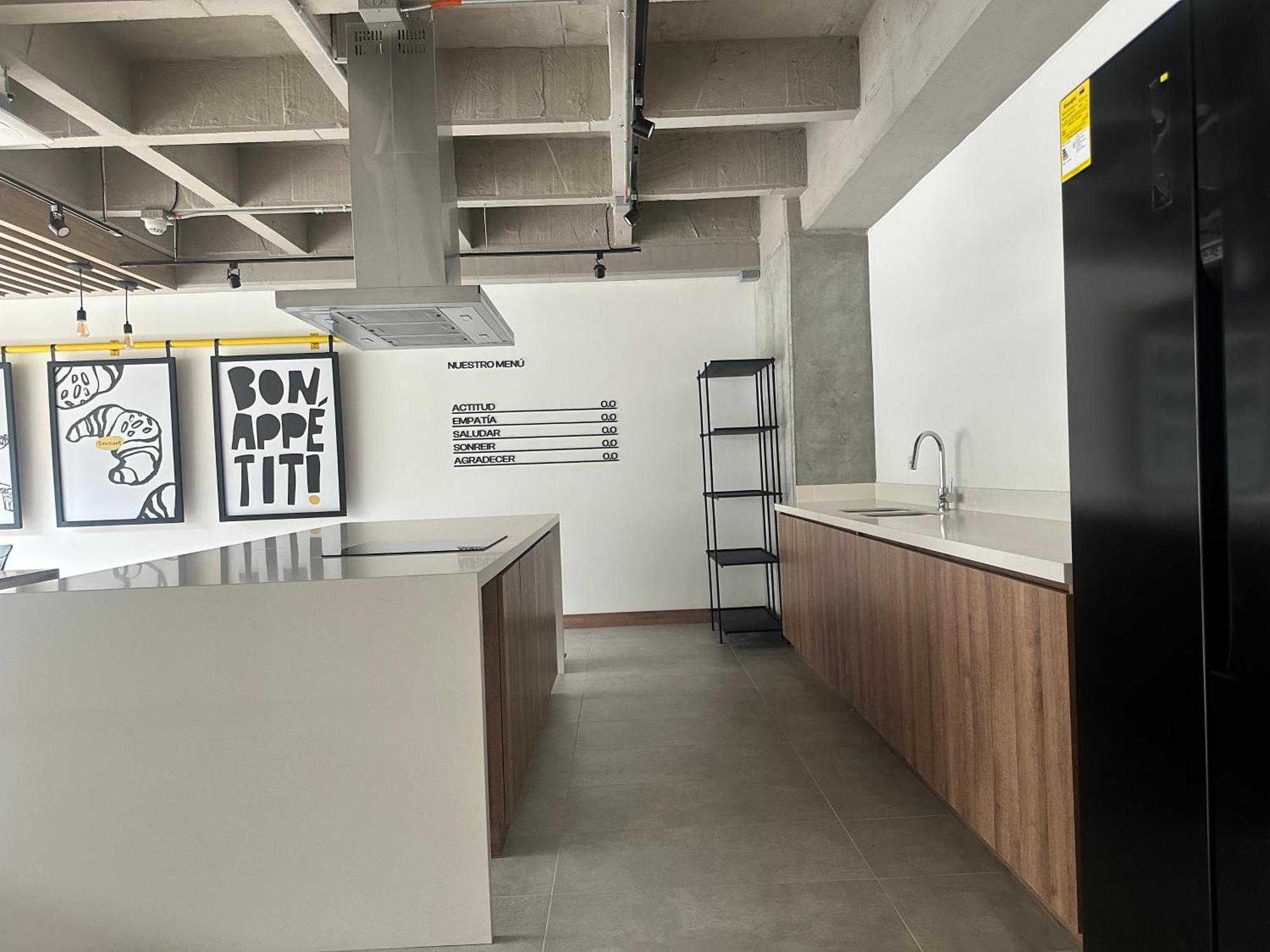 Brand New Loft 1br Balcony Apartment *