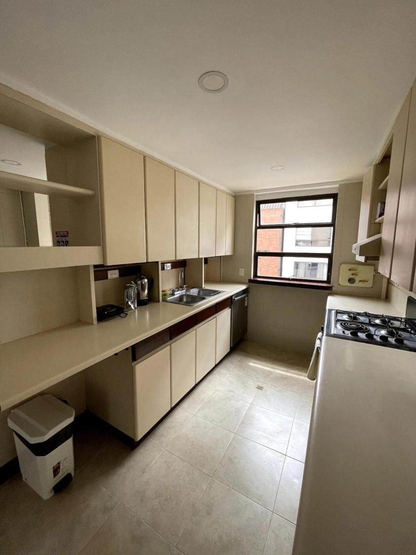 Apartment Comoda Bano Compartido En El Poblado-a4 Medellin