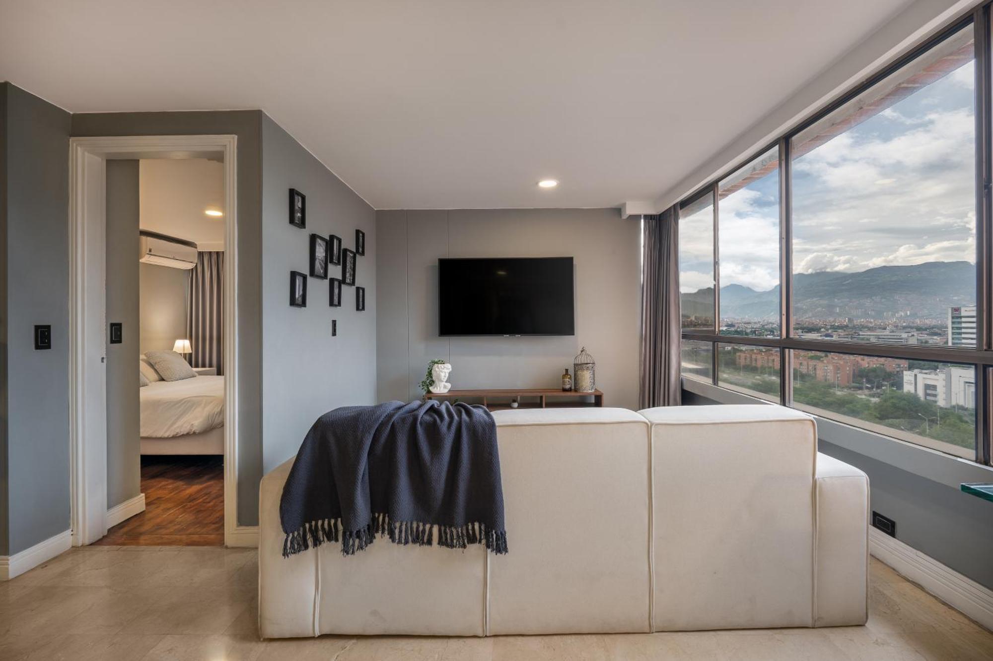 Apartment 1003 Alcazar De Oviedo Medellin