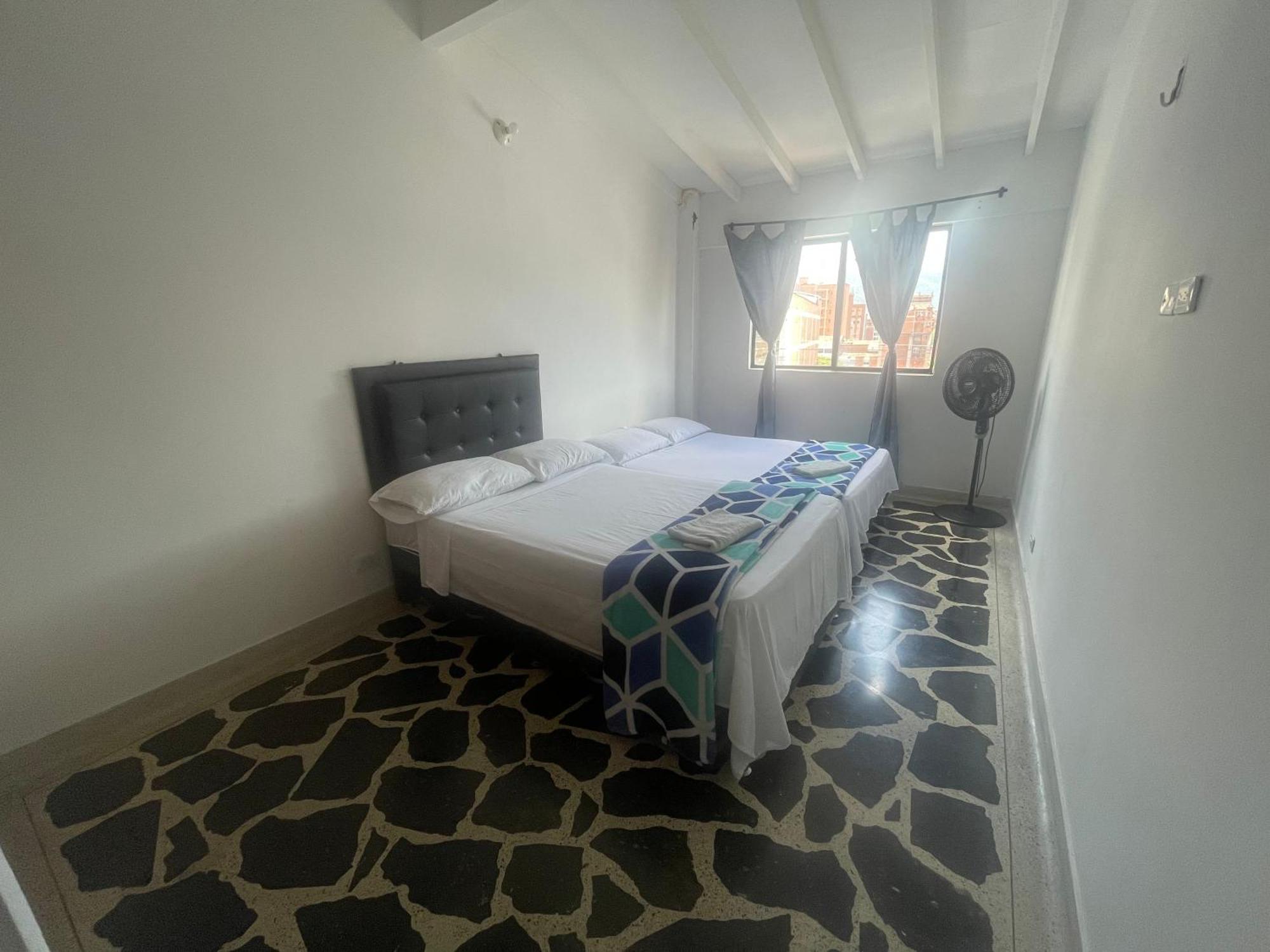 Apartment Apartamento Amplio En Laureles, Excelente Ubicacion, 3 Alcobas 403 Medellin