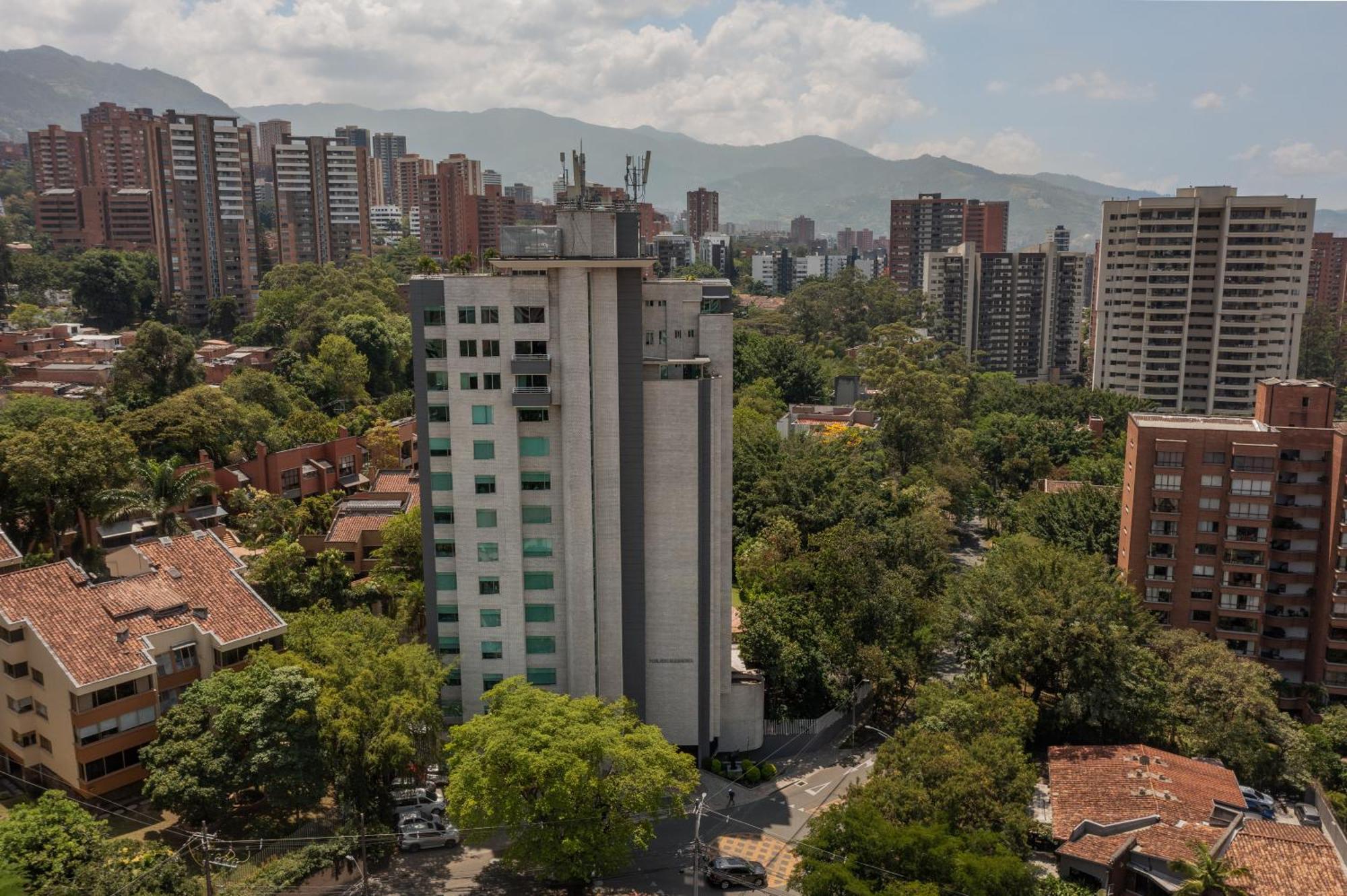 Poblado Alejandria By Housy Host Medellin