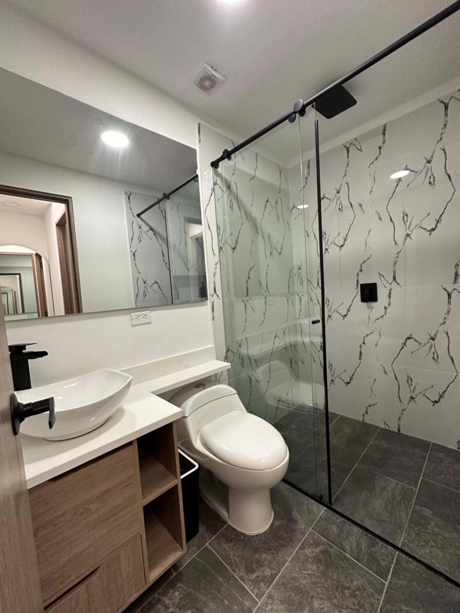 Apartment Con Vista Boscosa Y Parking En Buenos Aires,