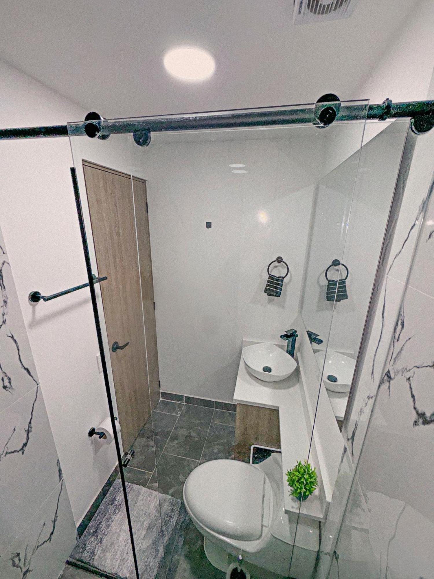 Con Vista Boscosa Y Parking En Buenos Aires, Apartment Medellin