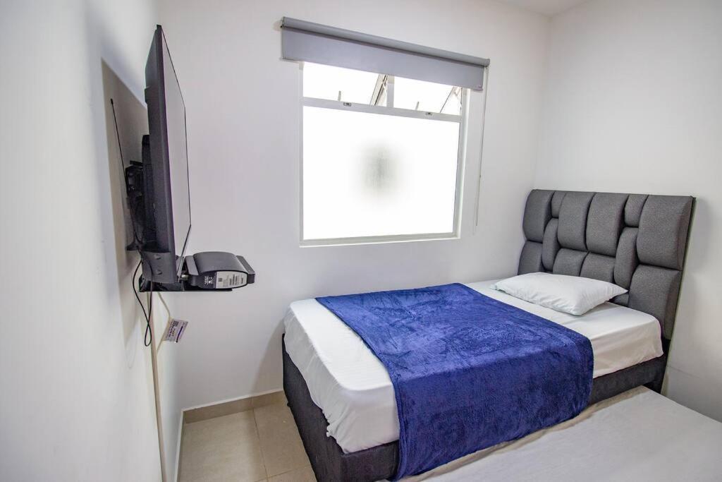 A 3 Cuadras Del Estadio Atanasio Girardot 402 Apartment
