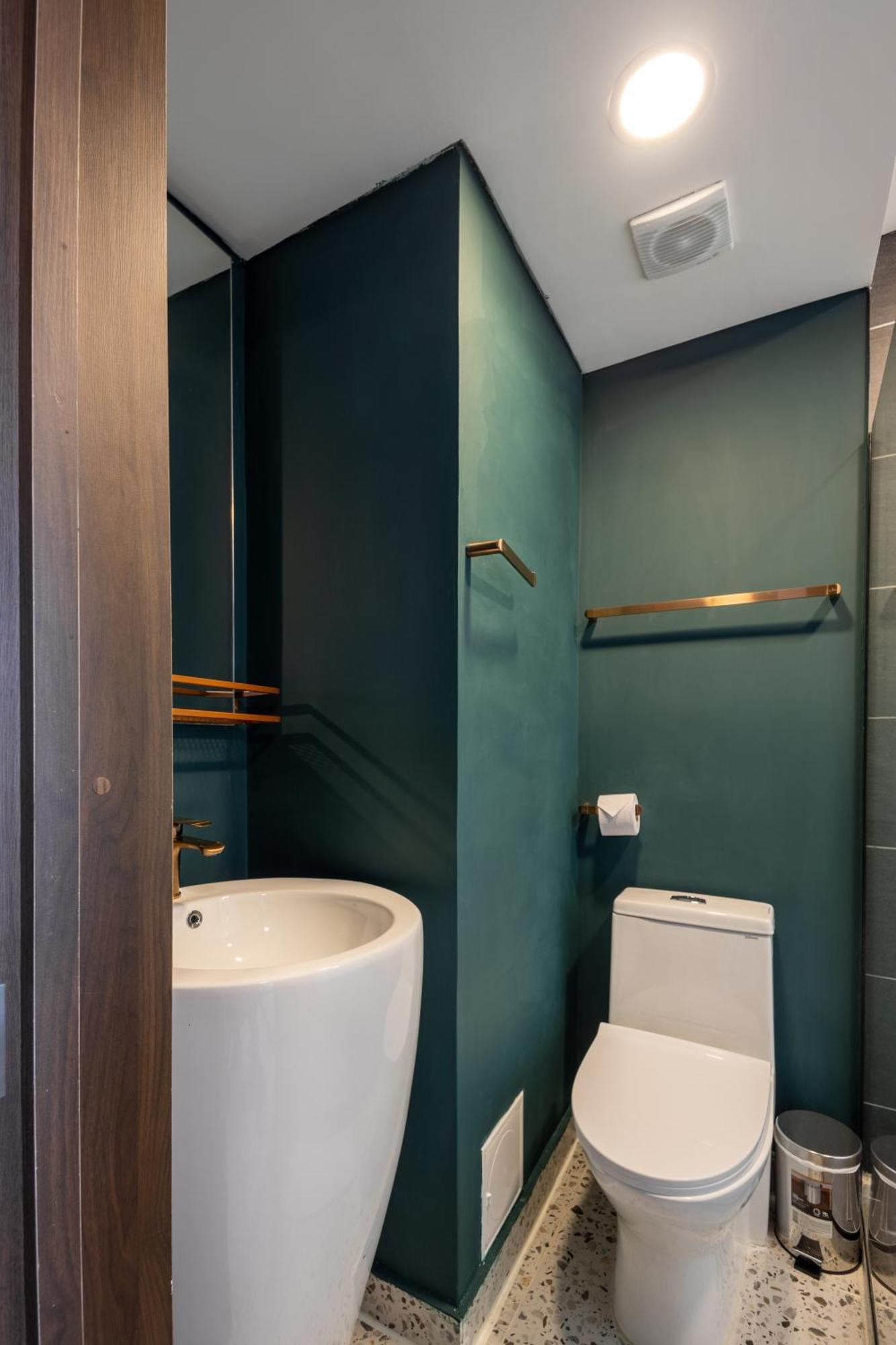 Glow Hotel 4*