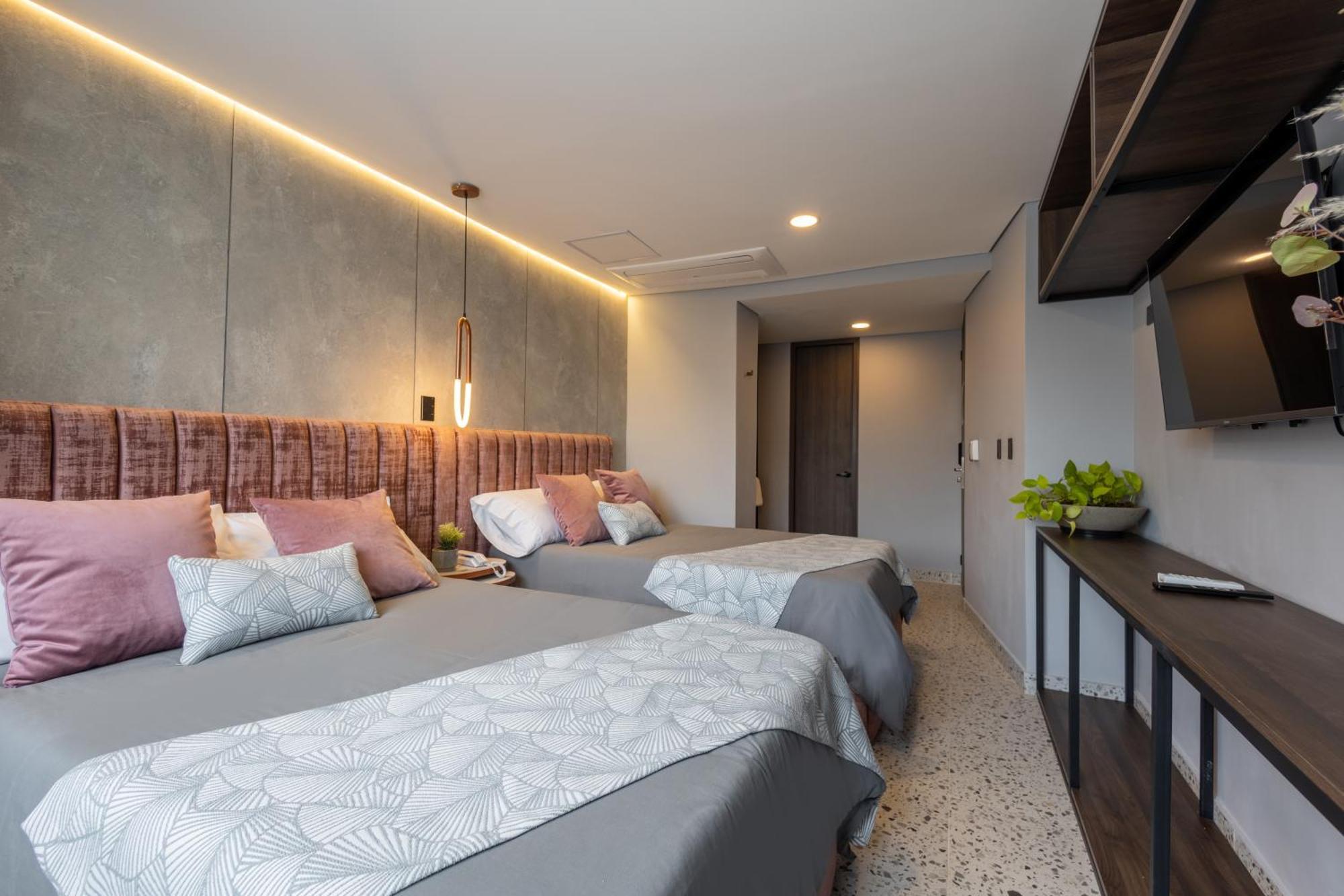 Glow Hotel 4*