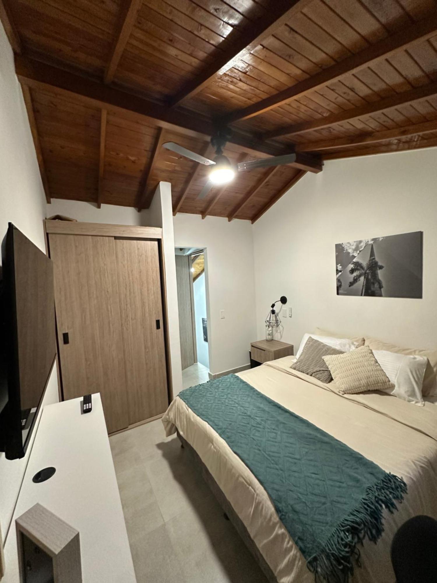 Con Vista Boscosa Y Parking En Buenos Aires, Apartment Medellin