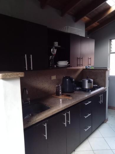Amplia Laureles