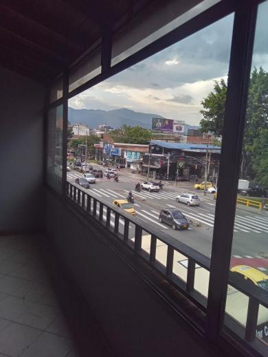 Amplia Laureles *