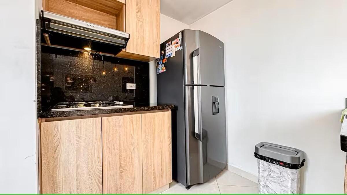 De Lujo-parking-15 Minutes Provence Apartment