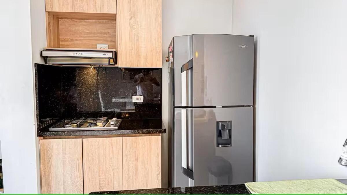 De Lujo-parking-15 Minutes Provence Apartment Medellin