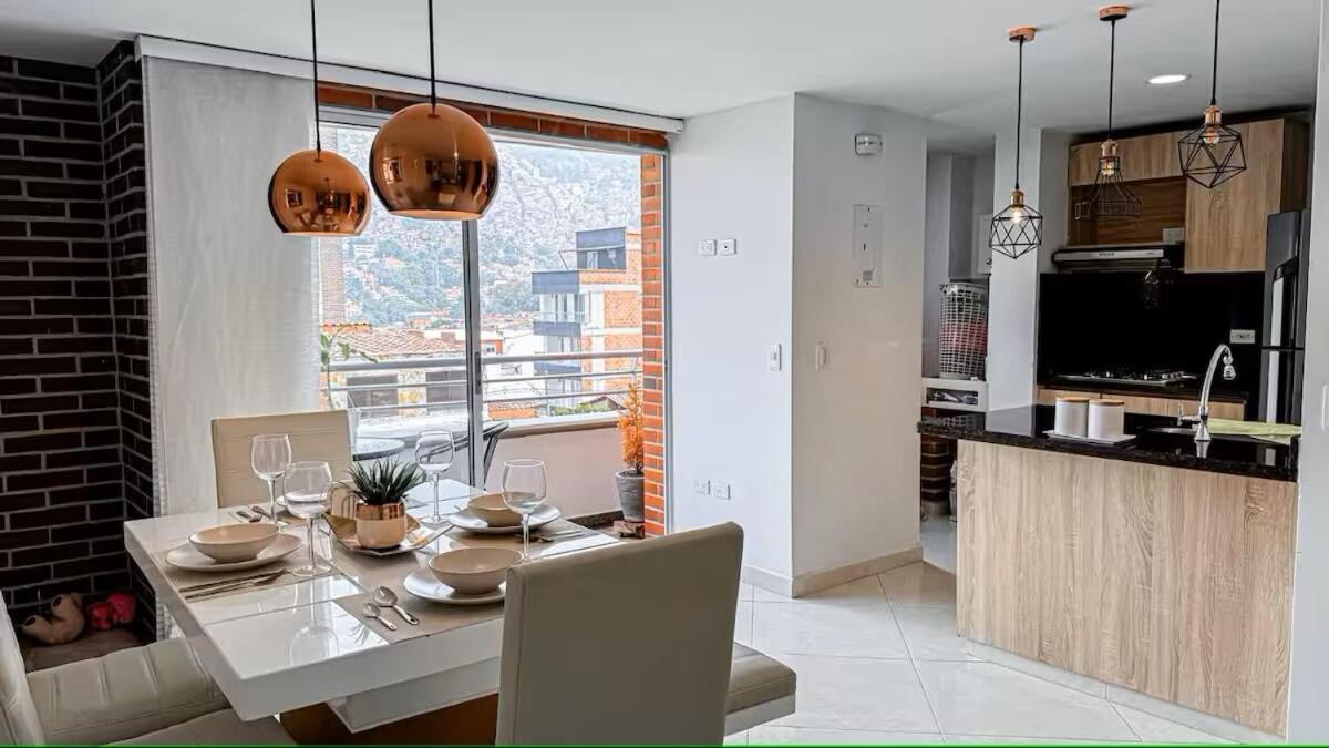 De Lujo-parking-15 Minutes Provence Medellin