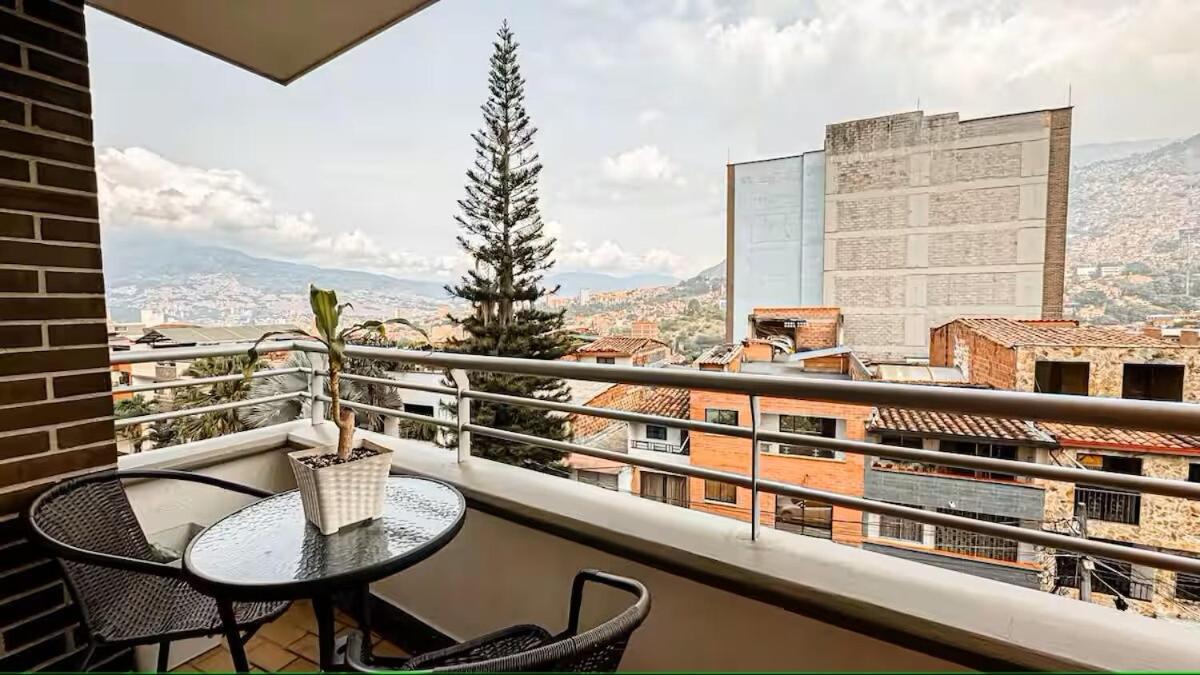 De Lujo-parking-15 Minutes Provence * Medellin