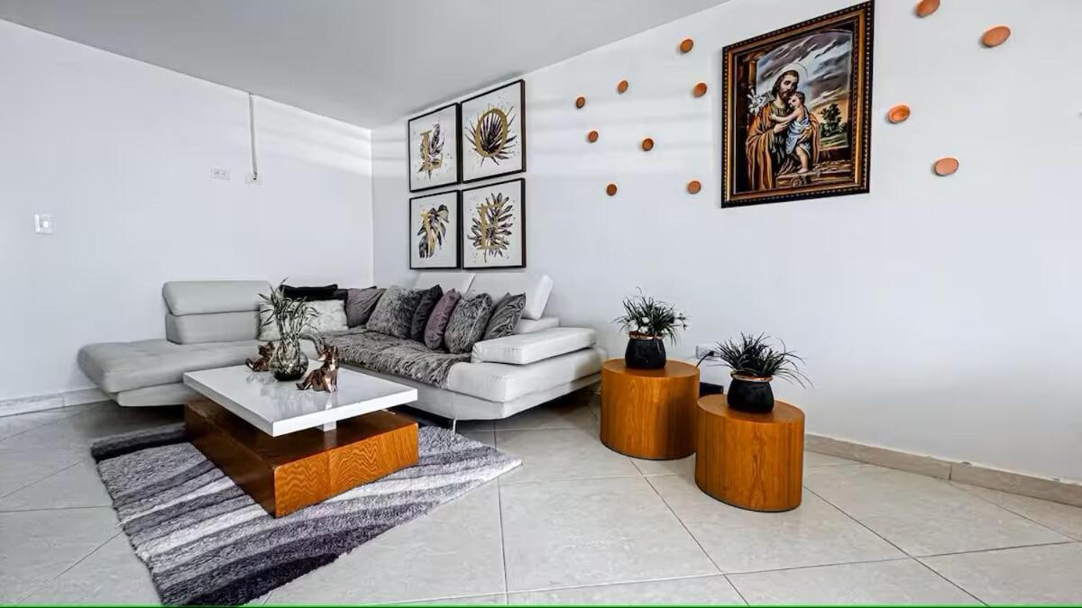 De Lujo-parking-15 Minutes Provence Medellin