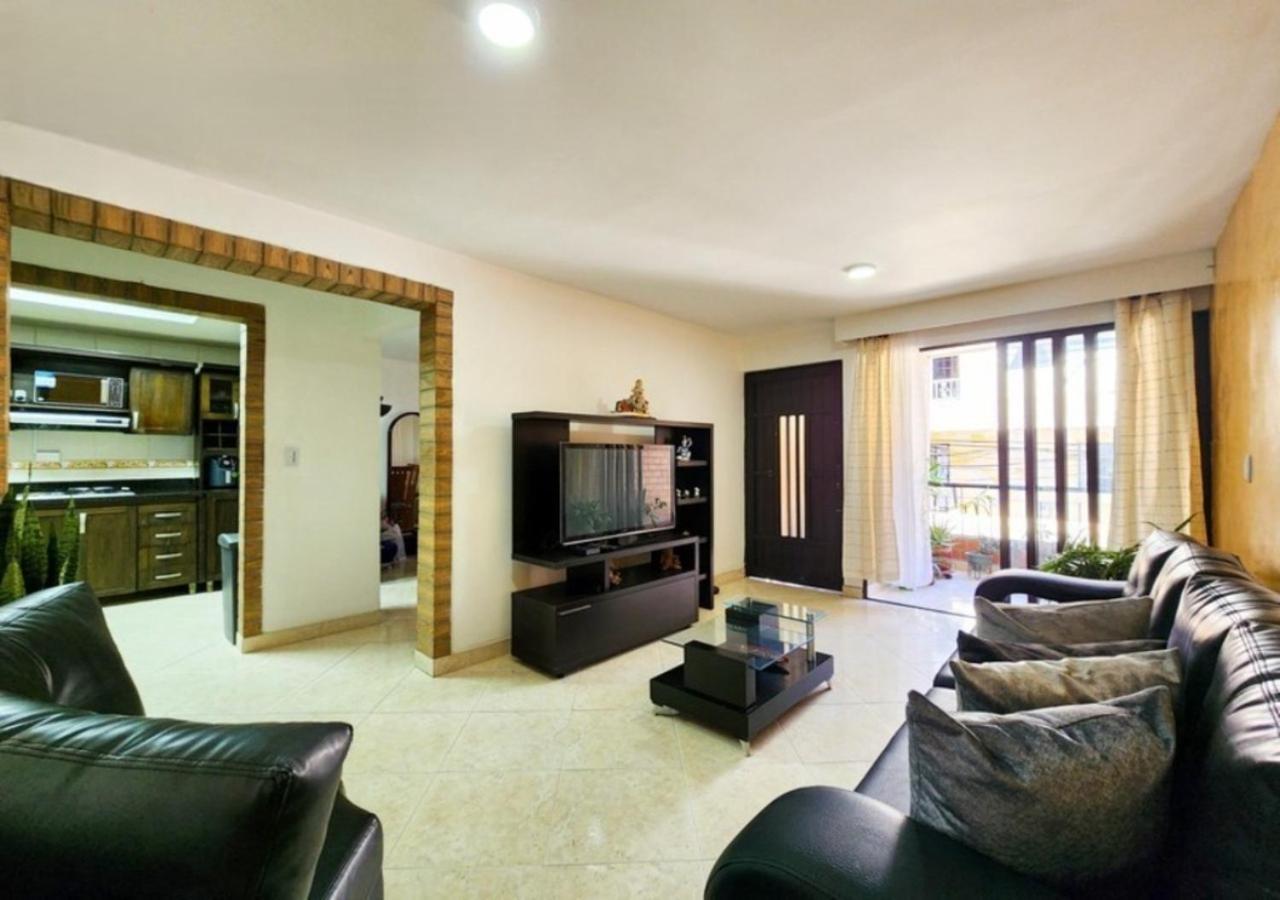 Casa Ideal Medellin, Amplia, Calida Y Estrategica