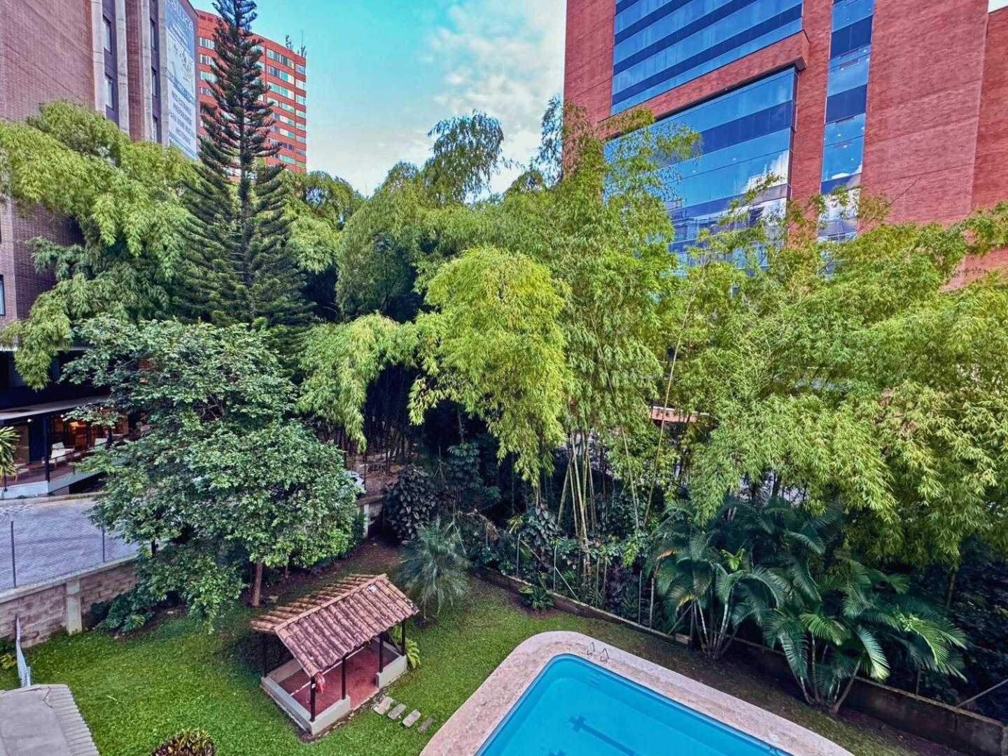 5br 2,497 Sqft Pool By El Tesoro Mall * Medellin