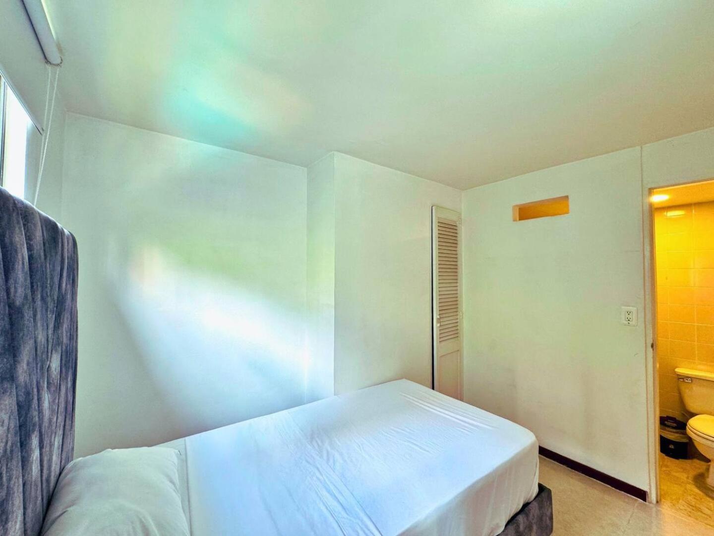 5br 2,497 Sqft Pool By El Tesoro Mall Medellin