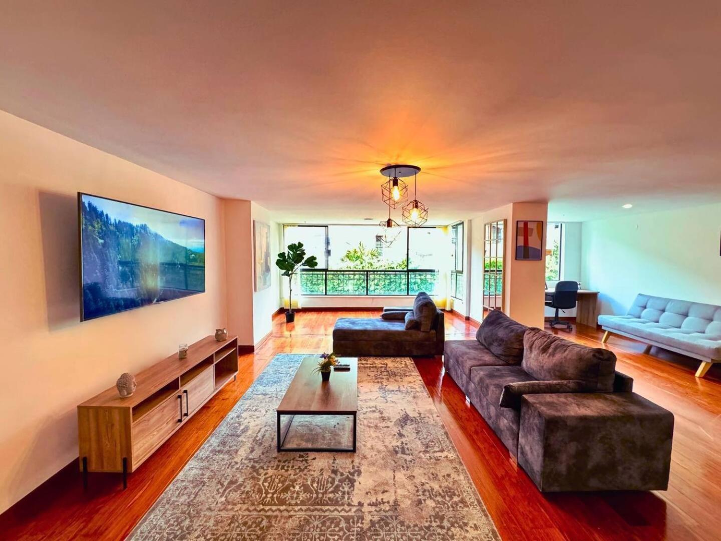 5br 2,497 Sqft Pool By El Tesoro Mall Apartment *
