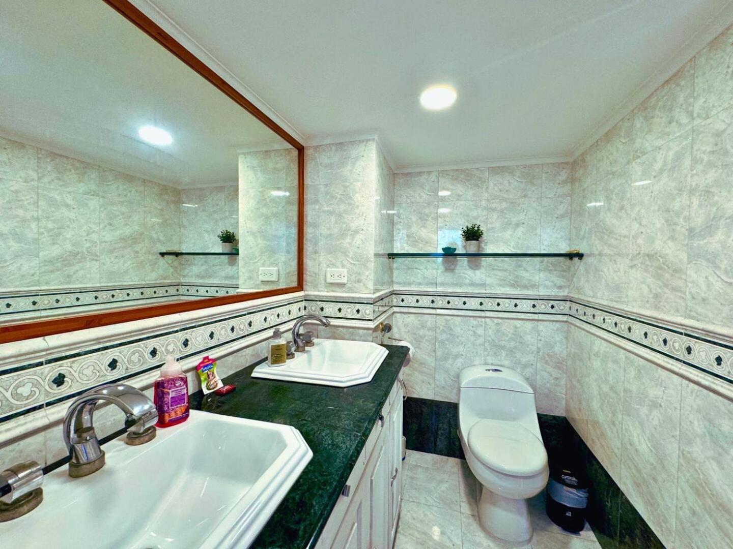 Apartment 5br 2,497 Sqft Pool By El Tesoro Mall Medellin