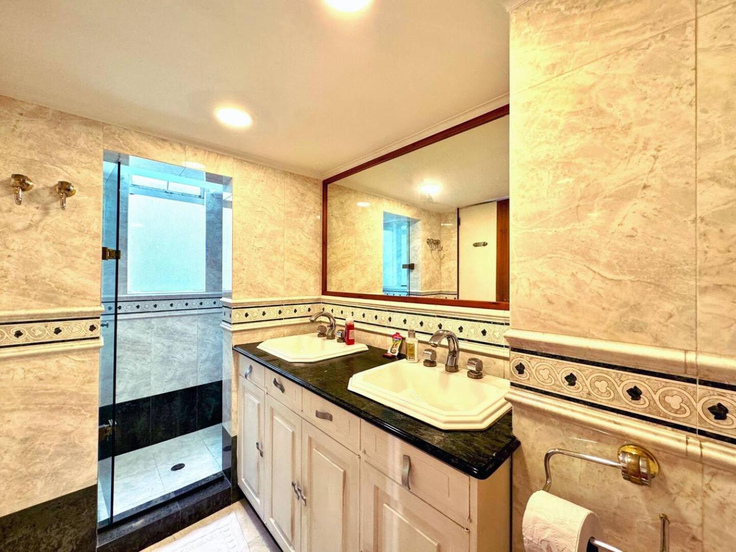 5br 2,497 Sqft Pool By El Tesoro Mall Apartment *